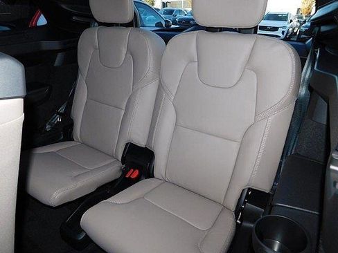New 2026 Volvo XC90 T8 Ultra w/ Protection Package Premier AWD/4WD image 13
