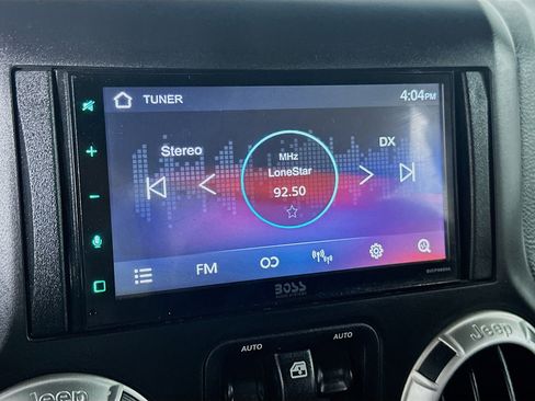 Used 2016 Jeep Wrangler Rubicon w/ Power Convenience Group image 21