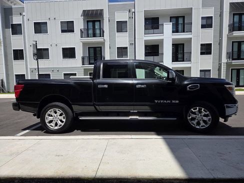 Used 2017 Nissan Titan SL image 5