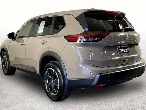 Used 2025 Nissan Rogue SV AWD/4WD image 15
