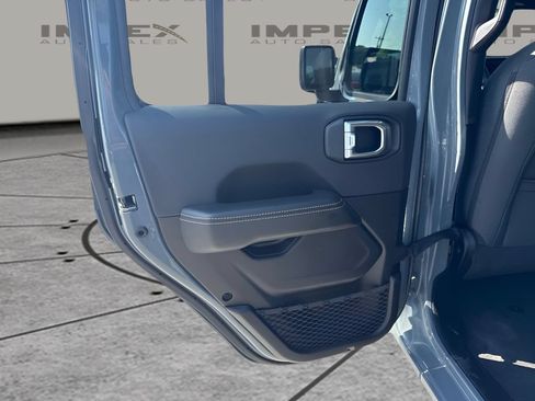 Used 2025 Jeep Wrangler Unlimited Sahara w/ Safety Group AWD/4WD image 18