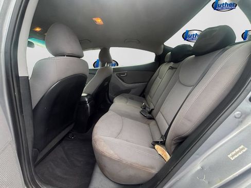 Used 2015 Hyundai Elantra SE w/ Option Group 02 FWD image 10