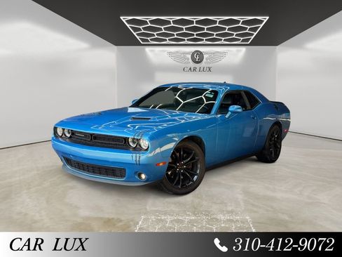 Used 2016 Dodge Challenger SXT Plus RWD image 1