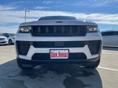 New 2026 Jeep Grand Cherokee Altitude AWD/4WD image 9