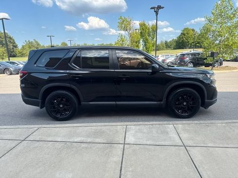 Used 2023 Honda Pilot LX image 5