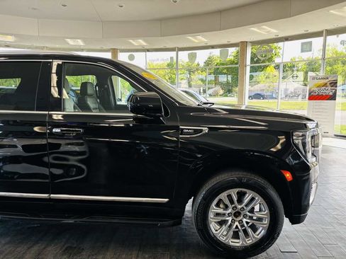 Used 2023 GMC Yukon SLT AWD/4WD image 3