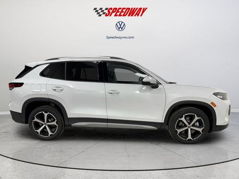 New 2026 Volkswagen Tiguan SE image 8