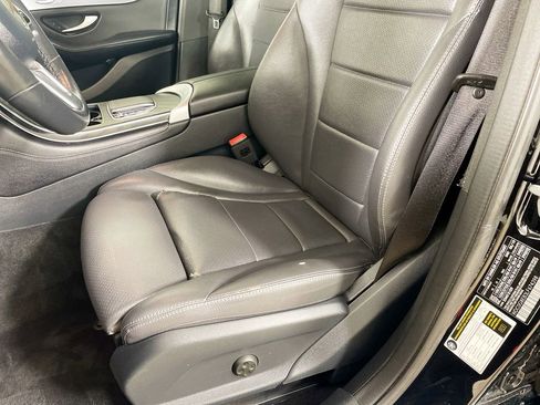 Used 2020 Mercedes-Benz GLC 300 4MATIC image 23