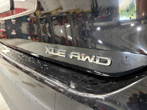 Used 2022 Toyota Highlander XLE AWD/4WD image 42
