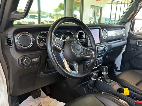 Used 2021 Jeep Wrangler Unlimited Sahara AWD/4WD image 15