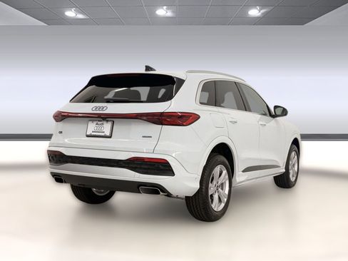 Certified 2025 Audi Q5 Premium w/ Convenience Package AWD/4WD image 8
