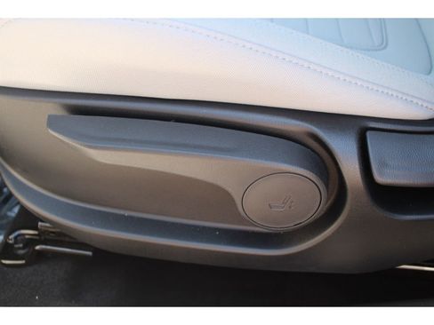 Used 2025 Hyundai Santa Cruz SE image 16