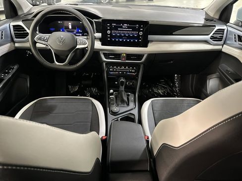 New 2026 Volkswagen Taos SE image 25
