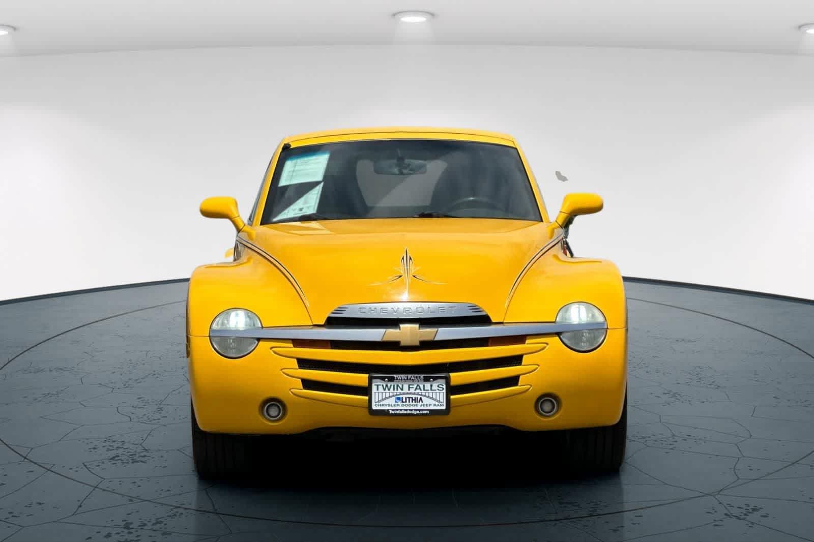 Used 2004 Chevrolet SSR w/ Preferred Equipment Group RWD image 10