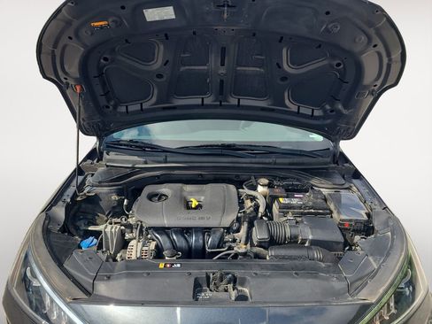 Used 2020 Hyundai Elantra SE w/ Cargo Package (C1) FWD image 18