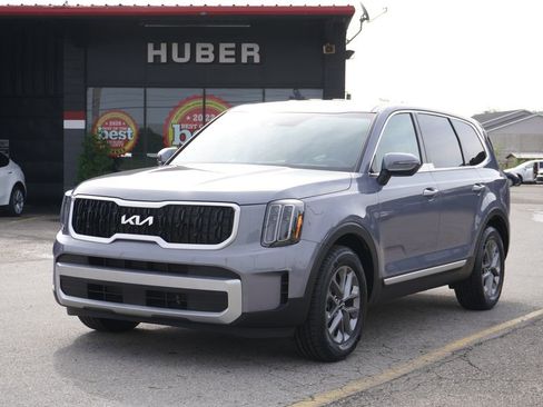 Used 2023 Kia Telluride LX FWD image 3