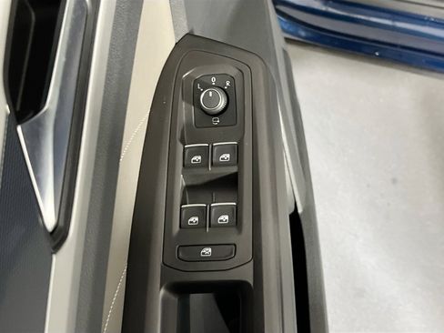 Used 2023 Volkswagen Atlas Cross Sport SEL Premium R-Line image 17