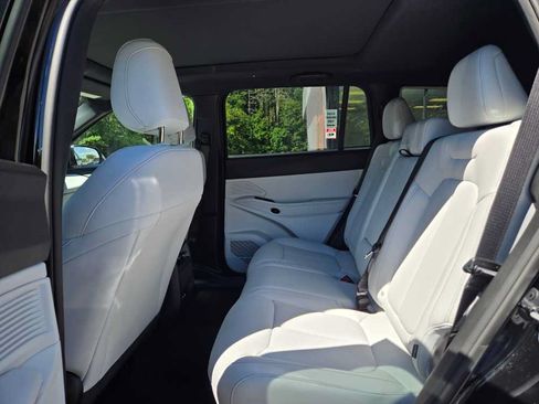 New 2026 Jeep Cherokee Limited AWD/4WD image 23
