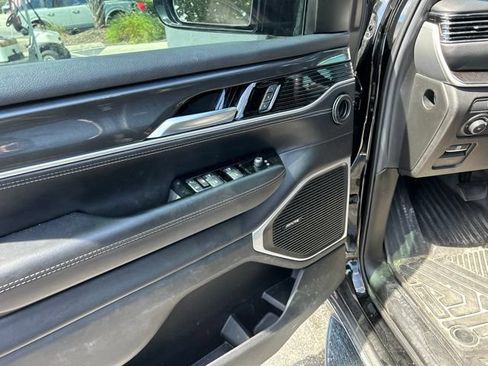 Used 2022 Jeep Wagoneer Series I AWD/4WD image 15