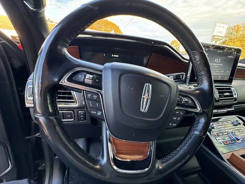 Used 2019 Lincoln Navigator Reserve image 15