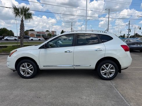 Used 2015 Nissan Rogue S w/ Convenience Package FWD image 2