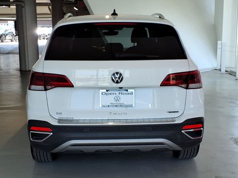 Used 2023 Volkswagen Taos SE w/ Panoramic Sunroof Package AWD/4WD image 5