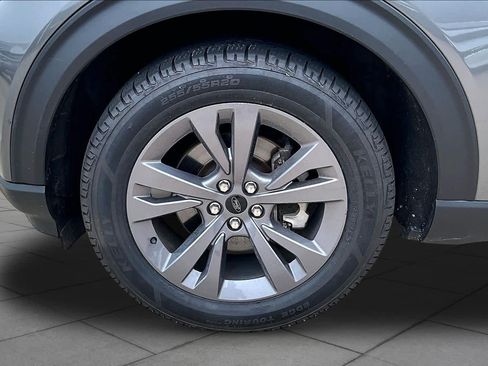 Used 2023 Ford Explorer XLT w/ Equipment Group 202A RWD image 8