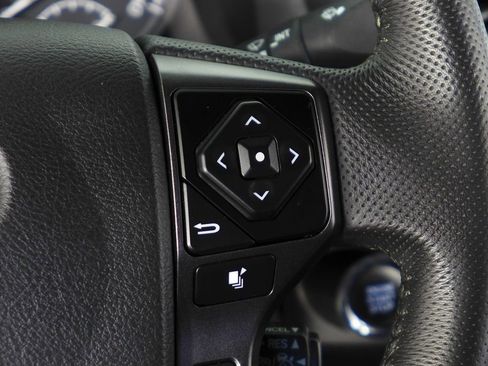 Used 2022 Toyota Tacoma TRD Off-Road image 28