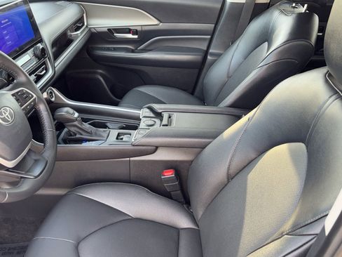 Certified 2025 Toyota Grand Highlander AWD image 20