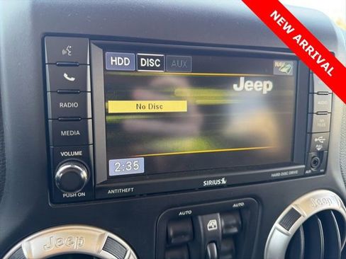 Used 2017 Jeep Wrangler Unlimited Sahara w/ Connectivity Group image 13