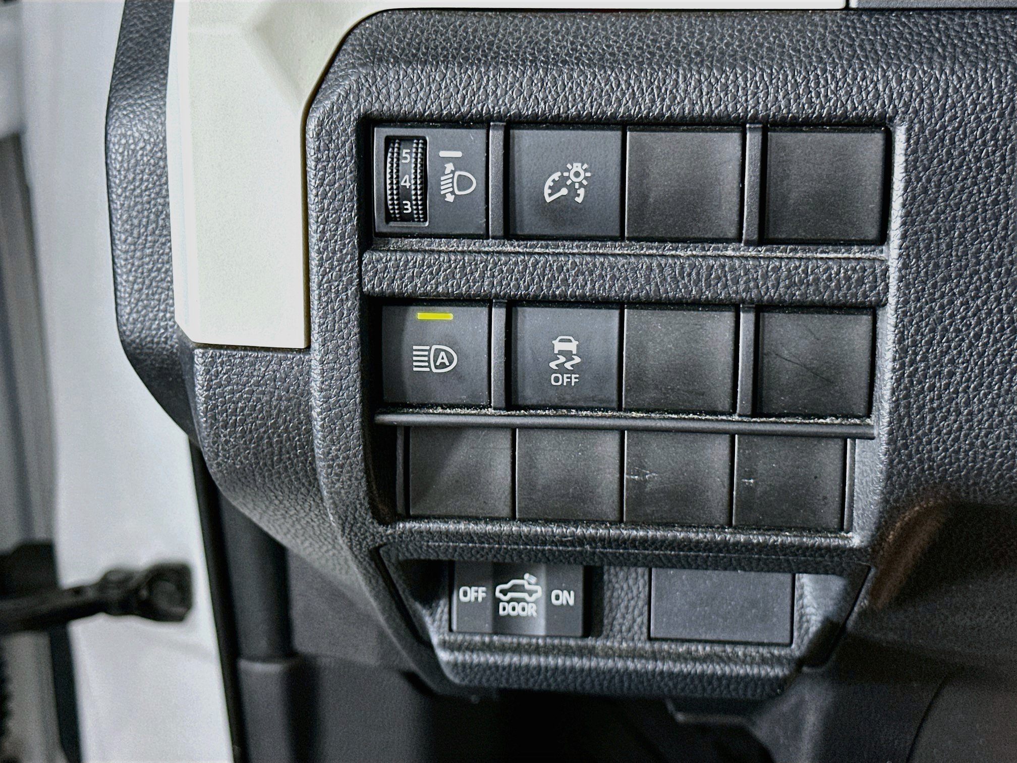 Used 2024 Toyota Tacoma TRD Off-Road AWD/4WD image 17