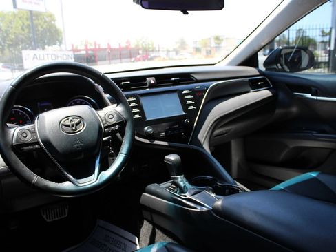 Used 2018 Toyota Camry SE FWD image 24