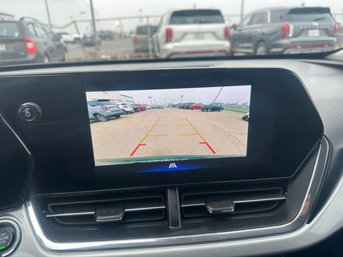 Used 2025 Chevrolet Trax LT w/ LT Convenience Package image 24