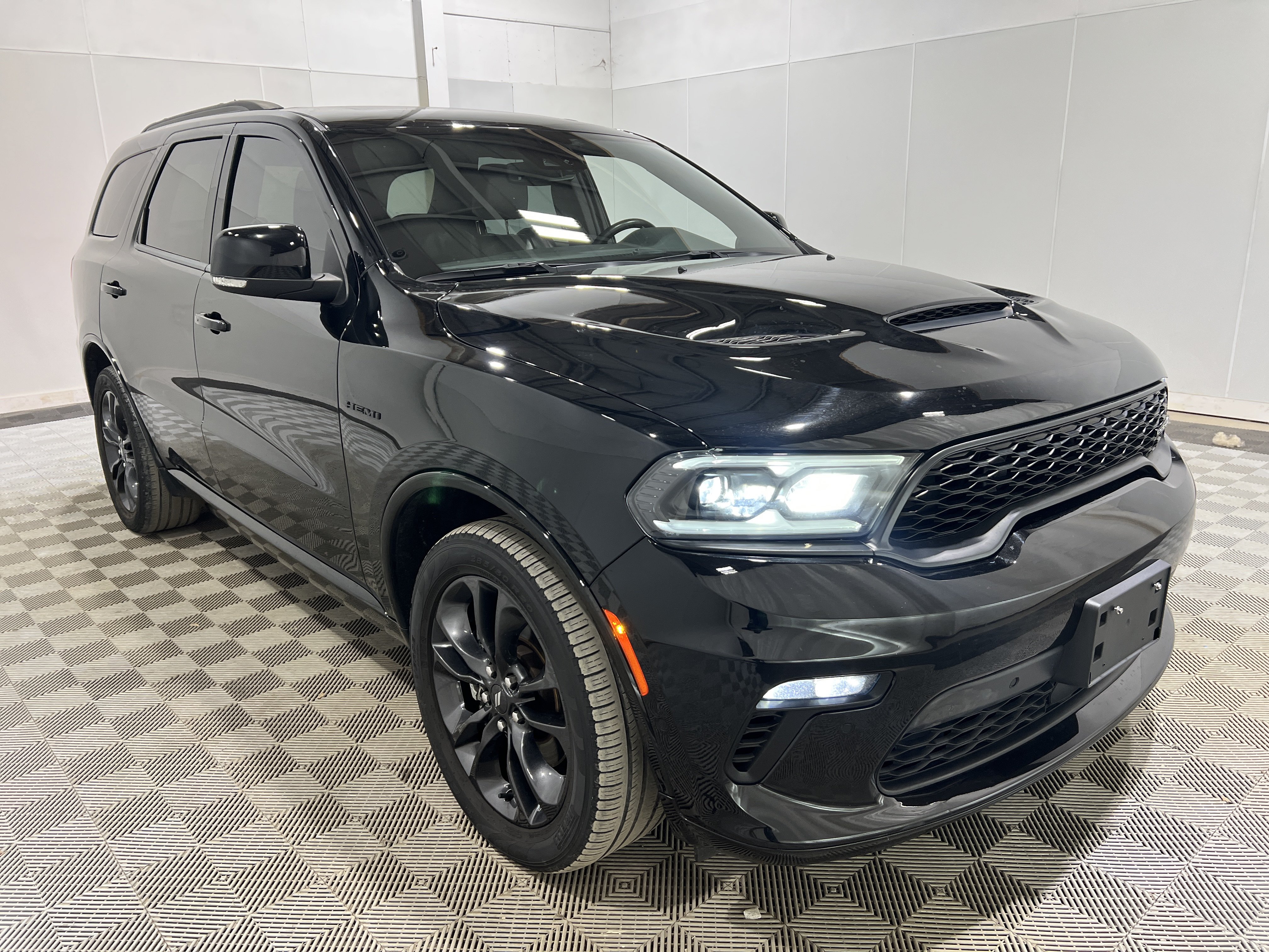 Used 2023 Dodge Durango R/T w/ Blacktop Package AWD/4WD image 4