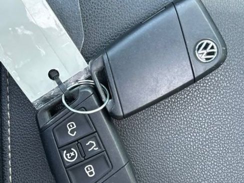 Used 2023 Volkswagen Tiguan SE R-Line AWD/4WD image 69