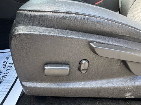 Used 2017 Chevrolet Colorado Z71 image 16