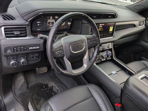 Used 2023 GMC Yukon Denali w/ Denali Reserve Package image 2