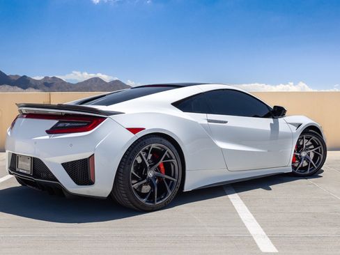 Used 2017 Acura NSX AWD/4WD image 9