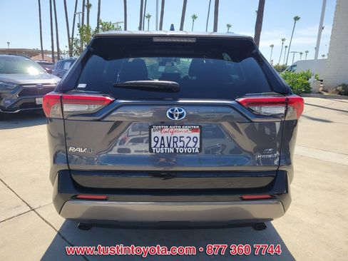 Certified 2022 Toyota RAV4 SE w/ Convenience Package AWD/4WD image 5