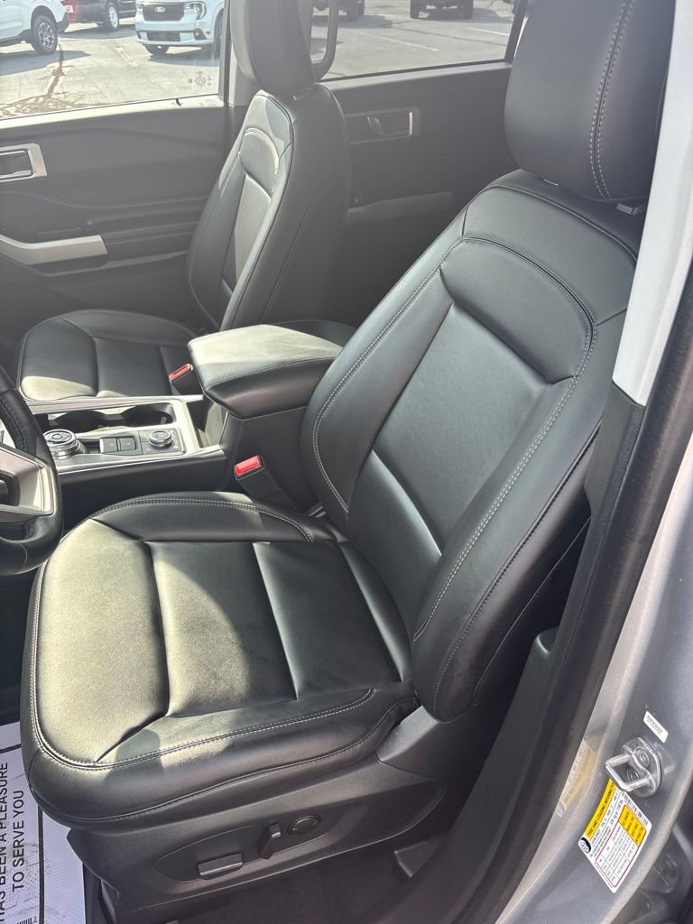 Used 2024 Ford Explorer XLT w/ Equipment Group 202A AWD/4WD image 15