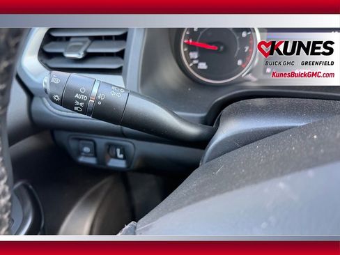 Used 2023 GMC Acadia SLT AWD/4WD image 17