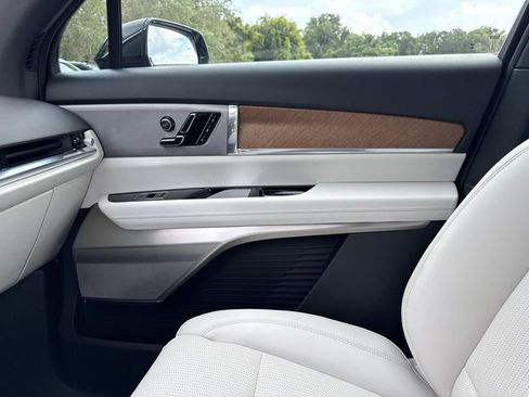 New 2027 Cadillac Vistiq Luxury w/ LPO, Floor Liner Package AWD/4WD image 22