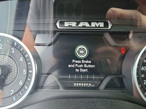 Used 2023 RAM 1500 Laramie AWD/4WD image 14