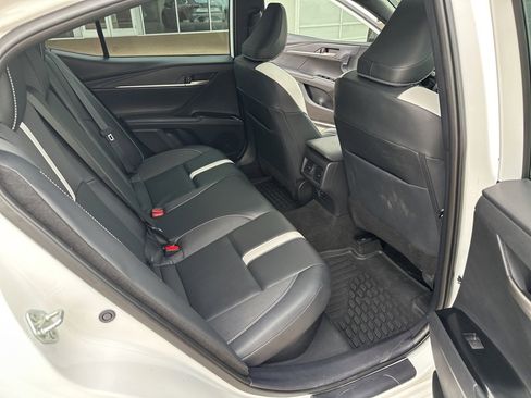 Used 2025 Toyota Camry SE w/ Multimedia Upgrade Package image 17