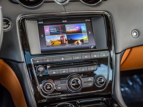 Used 2017 Jaguar XJ L Portfolio image 33