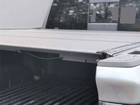 Used 2024 GMC Sierra 1500 Denali Ultimate image 9