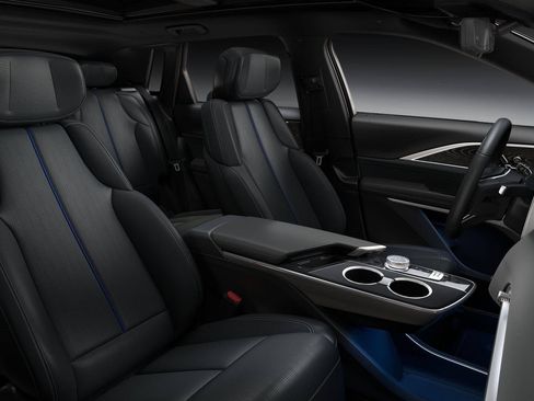 New 2024 Cadillac Lyriq Luxury AWD/4WD image 29