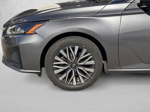 Used 2024 Nissan Altima 2.5 SV image 30