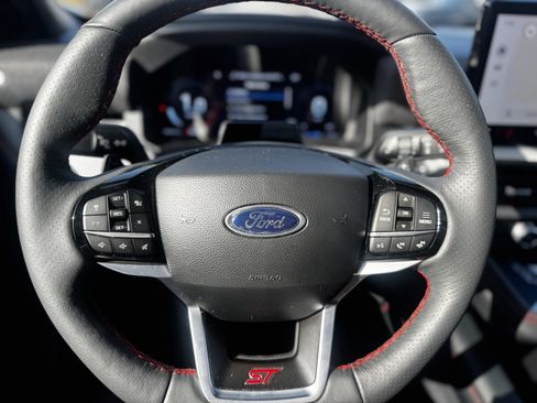 Used 2025 Ford Explorer ST image 9