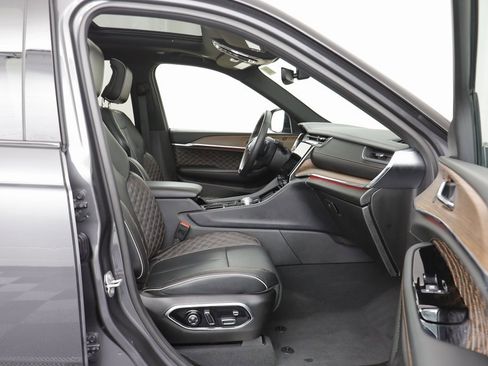 Used 2025 Jeep Grand Cherokee Summit image 19